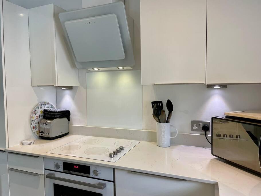 Modern 2 Bed Flat W Parking, Dog Friendly, Central 본머스 외부 사진