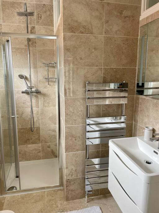 Modern 2 Bed Flat W Parking, Dog Friendly, Central 본머스 외부 사진