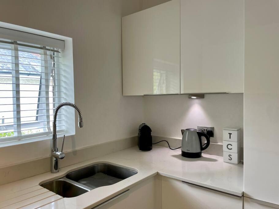 Modern 2 Bed Flat W Parking, Dog Friendly, Central 본머스 외부 사진
