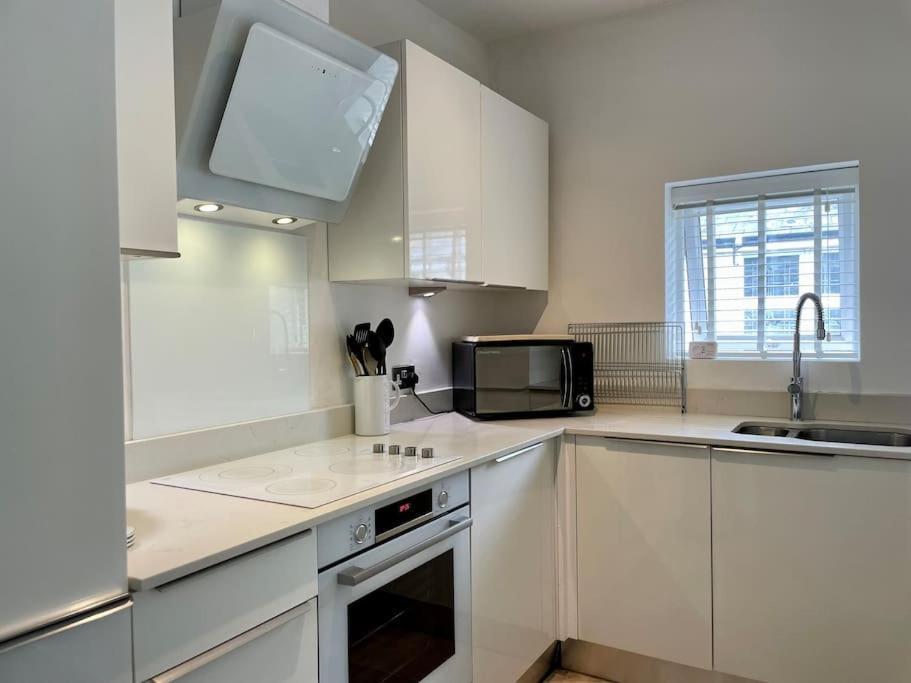 Modern 2 Bed Flat W Parking, Dog Friendly, Central 본머스 외부 사진