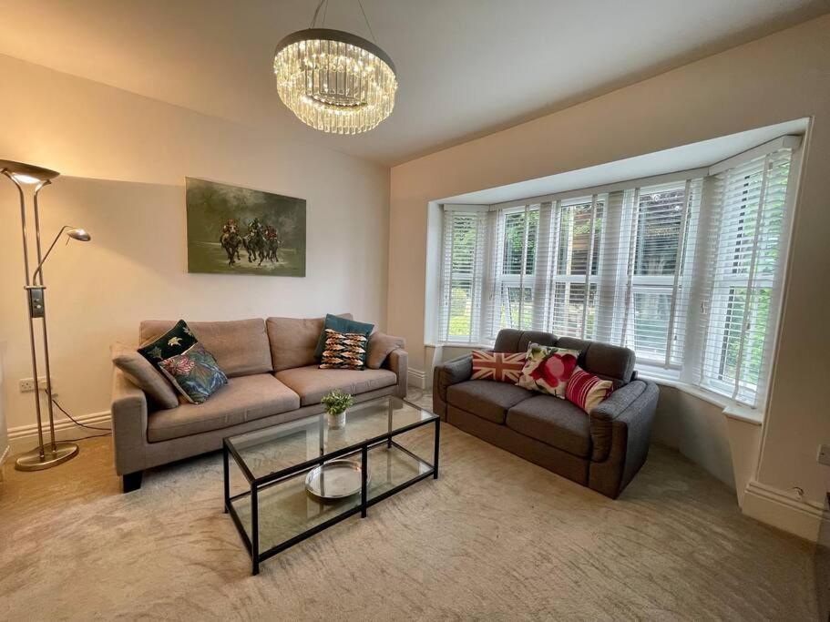 Modern 2 Bed Flat W Parking, Dog Friendly, Central 본머스 외부 사진